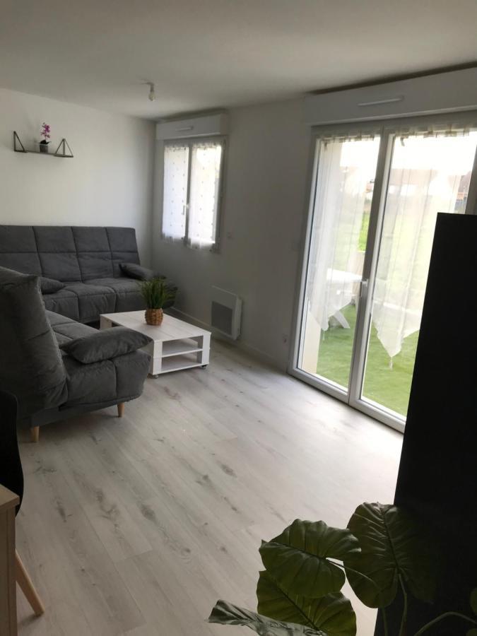 Appartement Numero 4 Ou Numero 8 Savigne-l'Eveque Exterior photo